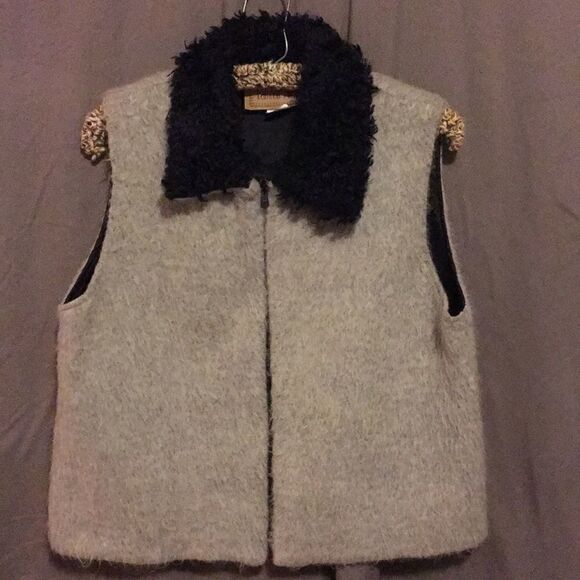 Ladies Painted Pony Faux Fur Vest - Picture 2 of 6